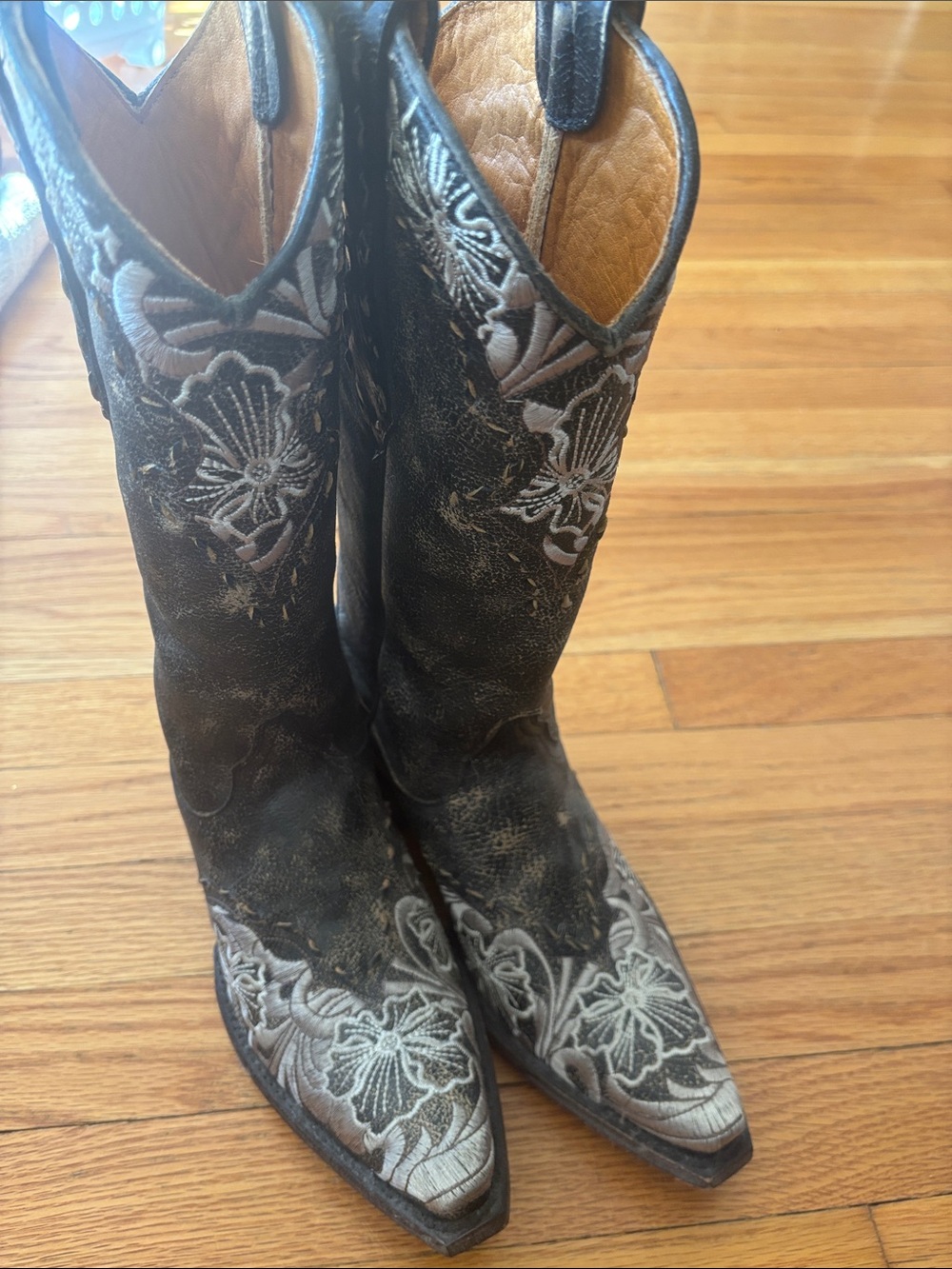Old Gringo Black Western Heeled Boots with White Floral Embroidery